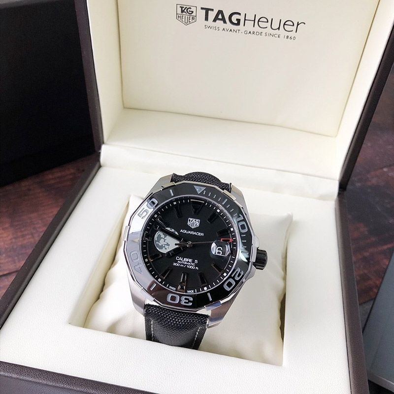 世界中で大人気♪タグホイヤー アクアレーサー コピー 直径 43MM WAY201J.FC6370激安送料無料